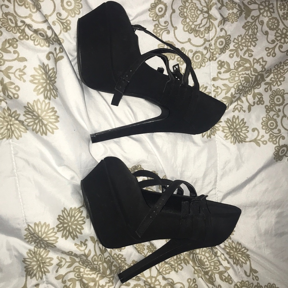 Black heels 🖤